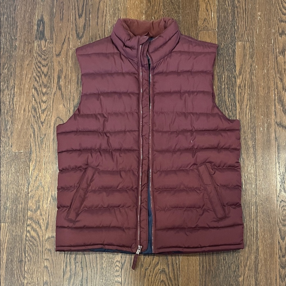 Old Navy Men's Maroon Puffer Vest